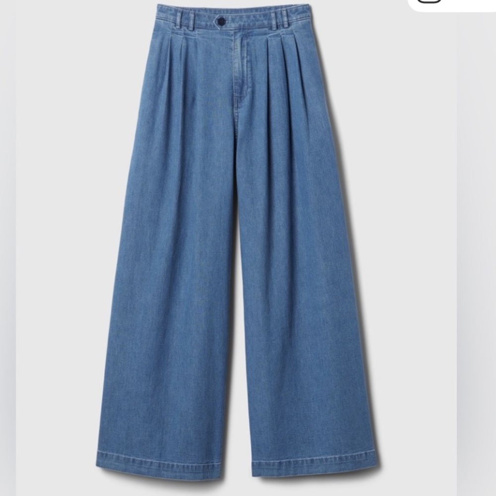 Limited Edition Gap × DÔEN Women’s Pleated Denim
Wide Leg Trousers - Size 28